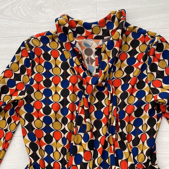 Souvenir Retro Print Double Tiered Dress with Ruffled Cuffs. - Picture 2 of 13